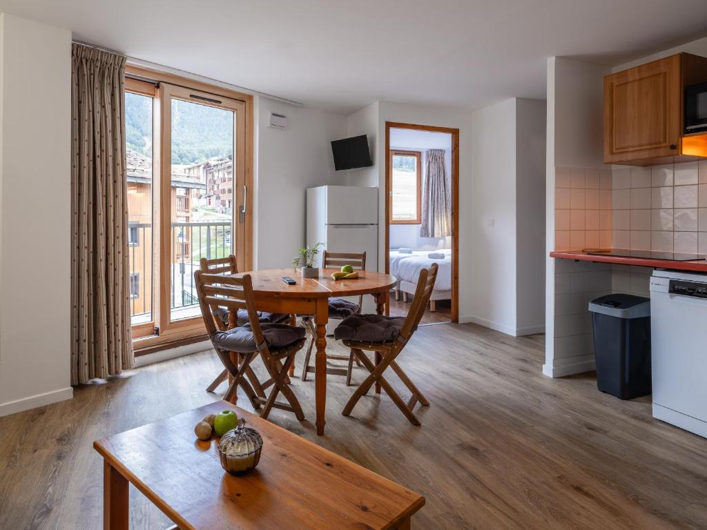 Free HTML5 Bootstrap Template by FreeHTML5.co